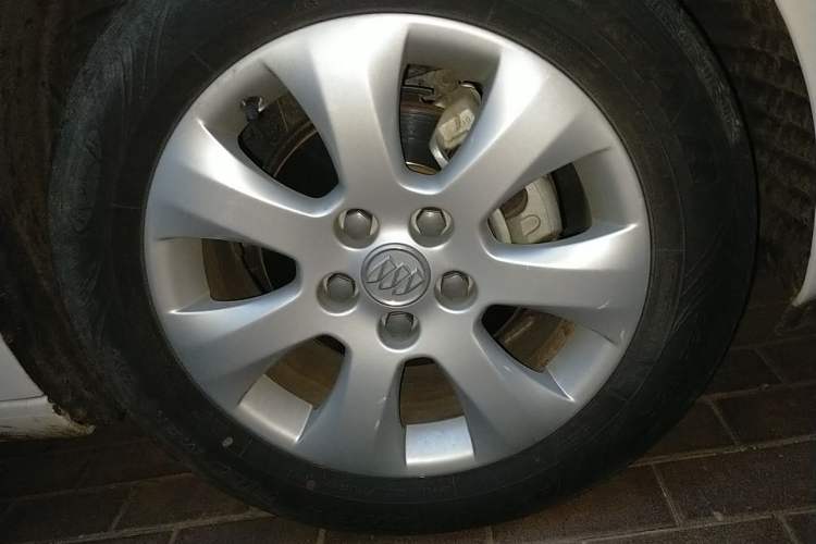 Used Buick Regal 2015 2.0L Leading Fashion Edition Right Front Wheel Hub
