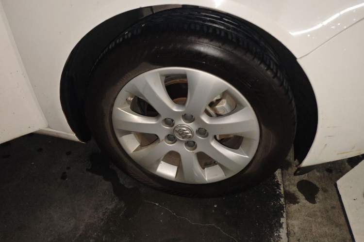 Used Buick Regal 2015 2.0L Elite Fashion Edition Right Front Wheel Hub