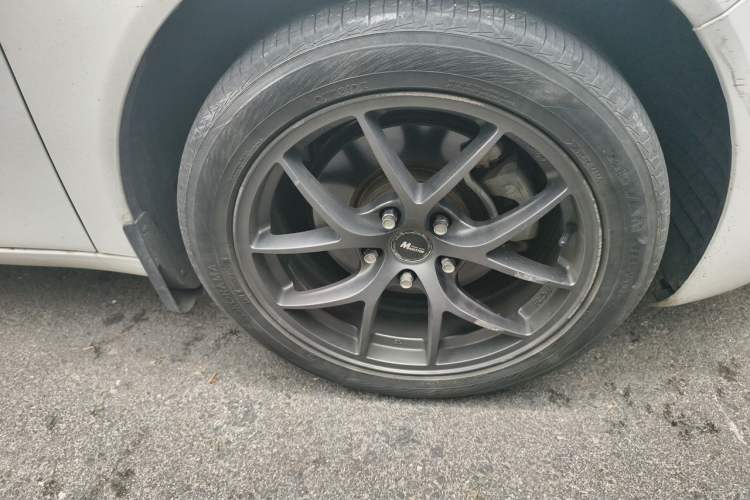 Used Buick Regal 2015 1.6T Leading Technology Model Right Front Wheel Hub