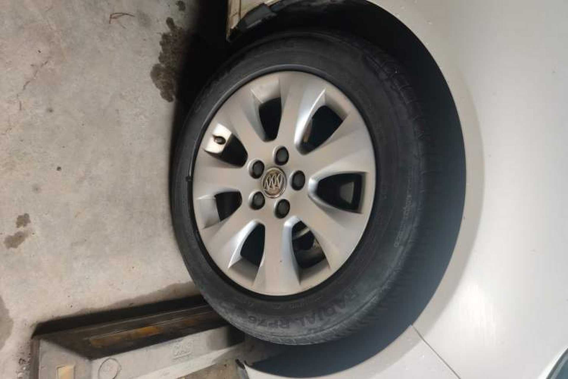 Used Buick Regal 2015 1.6T Elite Tech Model Right Front Wheel Hub