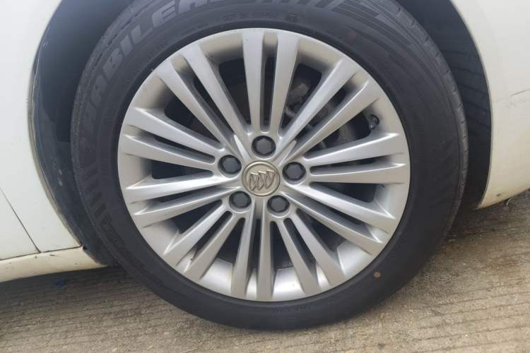 Used Buick Regal 2015 GS 2.0T Grand Sport Edition Right Front Wheel Hub