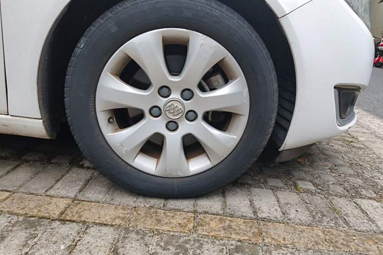 Used Buick Regal 2015 1.6T Leading Technology Model Right Front Wheel Hub