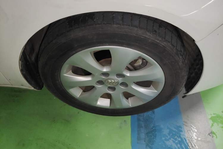 Used Buick Regal 2015 2.0L Elite Fashion Edition Right Front Wheel Hub