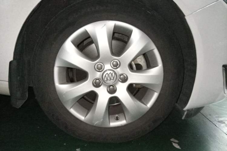Used Buick Regal 2015 1.6T Elite Tech Model Right Front Wheel Hub