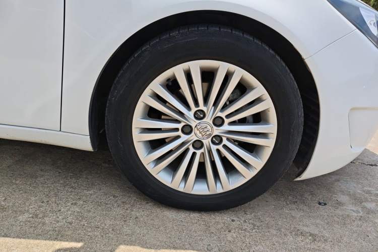 Used Buick Regal 2015 GS 2.0T Grand Sport Edition Right Front Wheel Hub