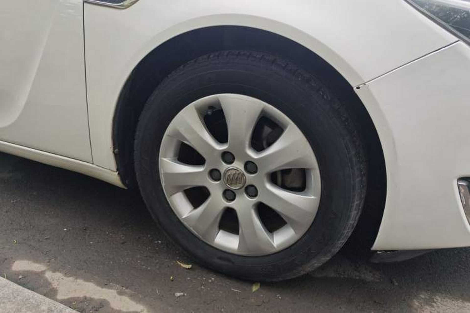Used Buick Regal 2015 1.6T Leading Technology Model Right Front Wheel Hub