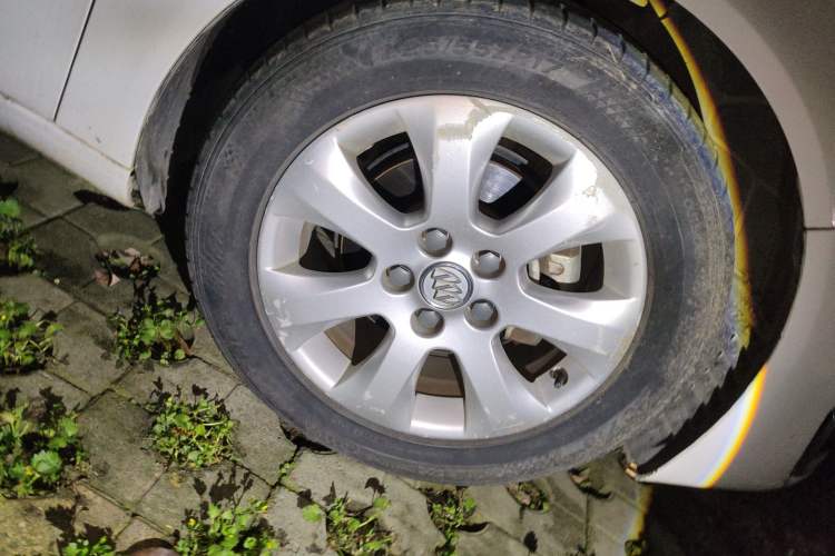 Used Buick Regal 2015 2.0L Elite Fashion Edition Right Front Wheel Hub