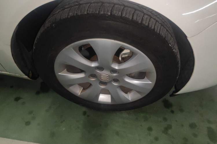 Used Buick Regal 2015 2.0L Elite Fashion Edition Right Front Wheel Hub