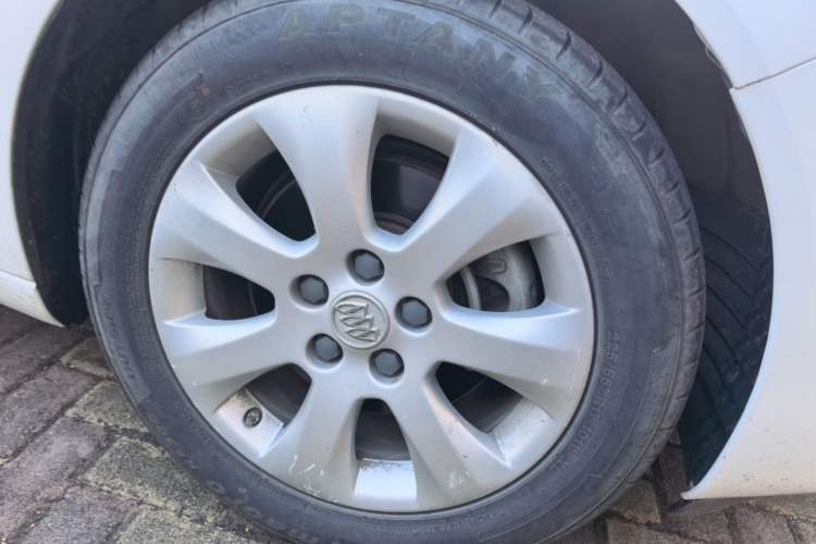 Used Buick Regal 2015 1.6T Elite Tech Model Right Front Wheel Hub