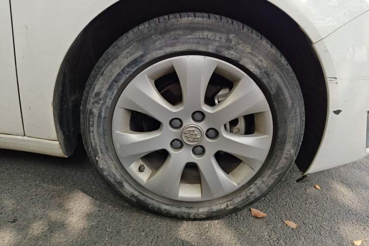 Used Buick Regal 2015 2.0L Elite Fashion Edition Right Front Wheel Hub