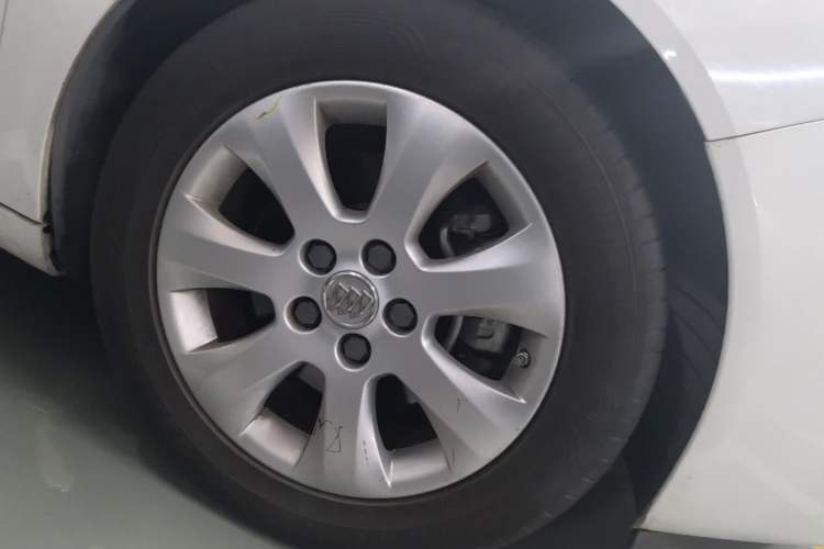 Used Buick Regal 2015 1.6T Elite Tech Model Right Front Wheel Hub
