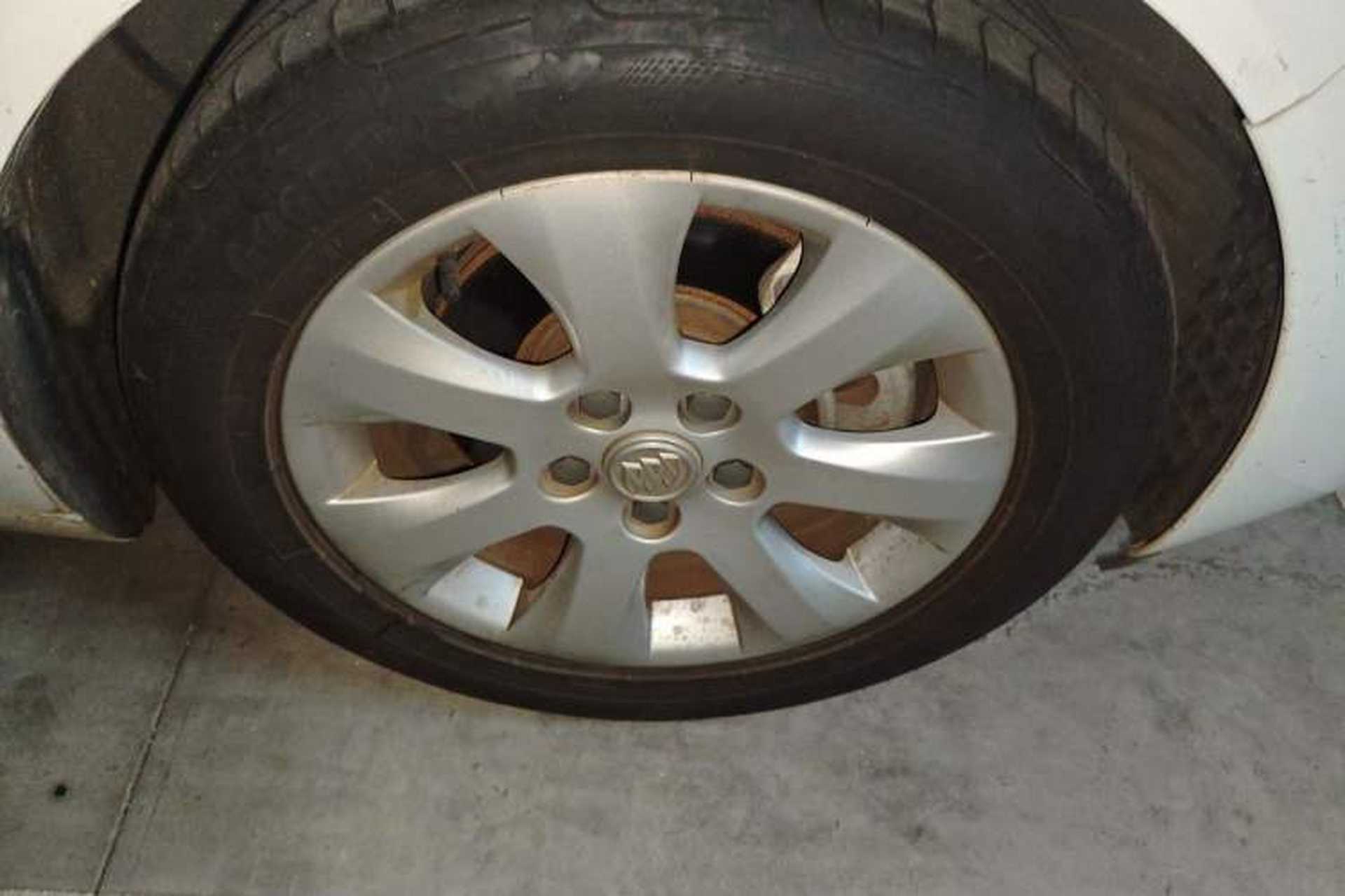 Used Buick Regal 2015 1.6T Elite Tech Model Right Front Wheel Hub