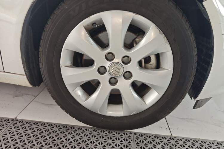 Used Buick Regal 2015 1.6T Leading Technology Model Right Front Wheel Hub