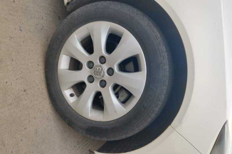Used Buick Regal 2015 1.6T Leading Technology Model Right Front Wheel Hub