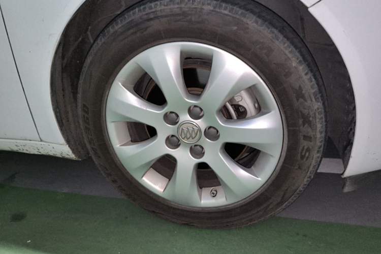 Used Buick Regal 2015 1.6T Leading Technology Model Right Front Wheel Hub