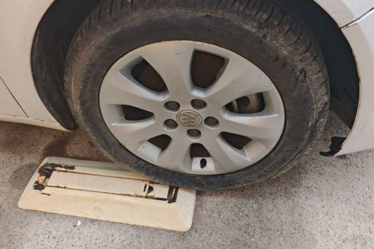 Used Buick Regal 2015 1.6T Elite Tech Model Right Front Wheel Hub