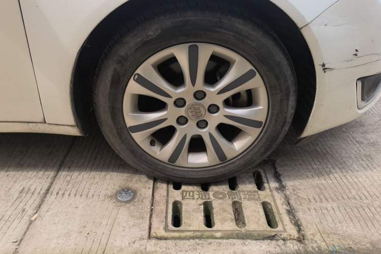 Used Buick Regal 2015 1.6T Leading Technology Model Right Front Wheel Hub