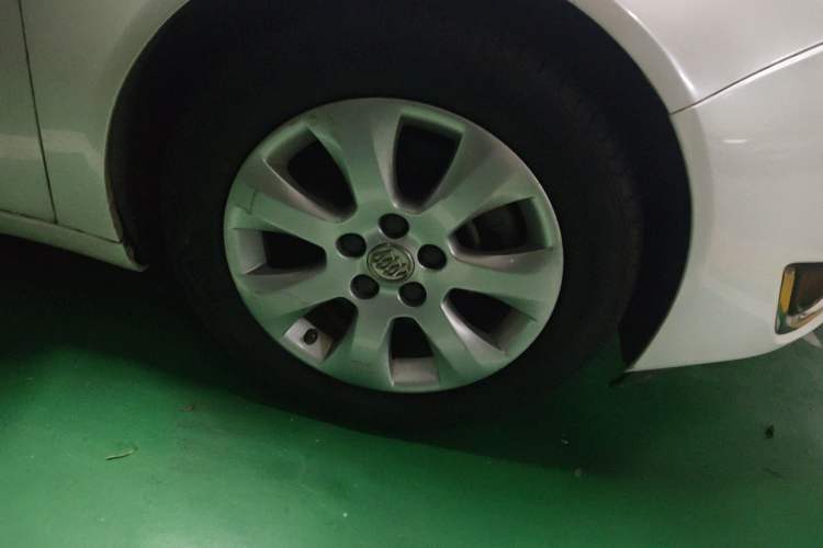 Used Buick Regal 2015 1.6T Elite Tech Model Right Front Wheel Hub