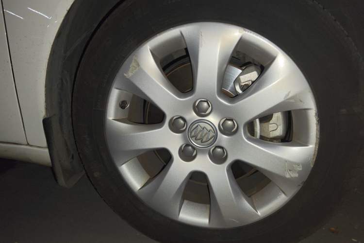 Used Buick Regal 2015 1.6T Leading Technology Model Right Front Wheel Hub