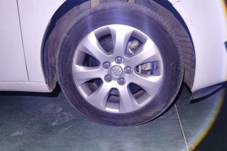 Used Buick Regal 2015 1.6T Elite Tech Model Right Front Wheel Hub