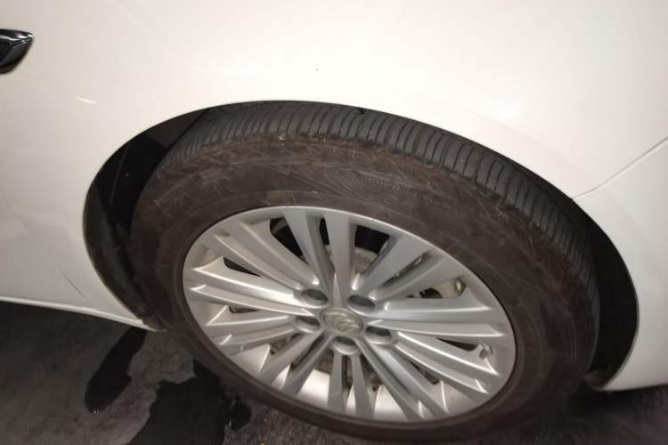 Used Buick Regal 2015 GS 2.0T Grand Sport Edition Right Front Wheel Hub