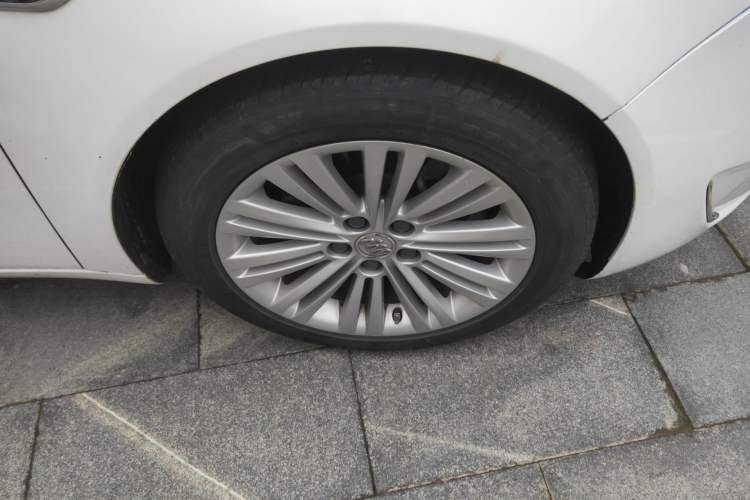 Used Buick Regal 2015 GS 2.0T Grand Sport Edition Right Front Wheel Hub