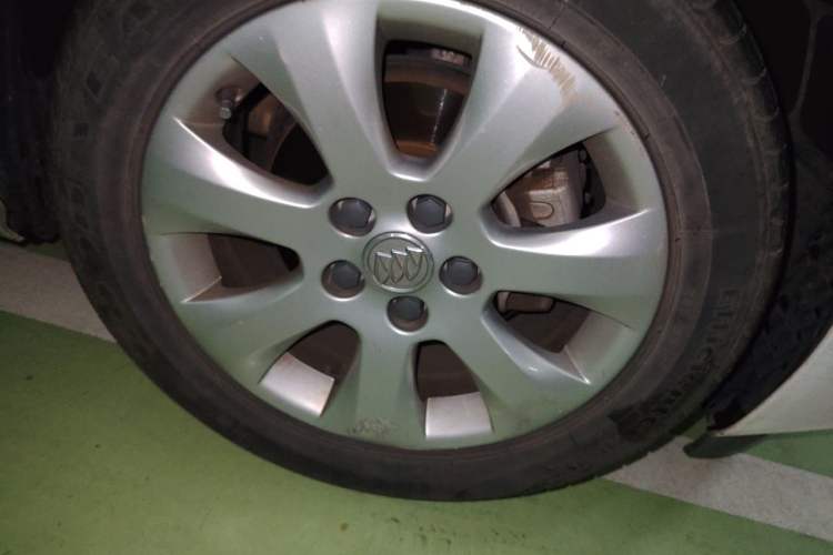 Used Buick Regal 2015 2.0L Elite Fashion Edition Right Front Wheel Hub