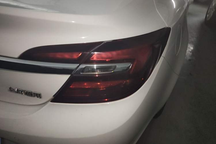 Used Buick Regal 2015 2.0L Leading Fashion Edition Right Rear Taillight