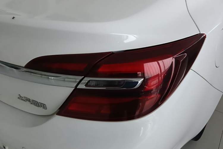 Used Buick Regal 2015 1.6T Leading Technology Model Right Rear Taillight