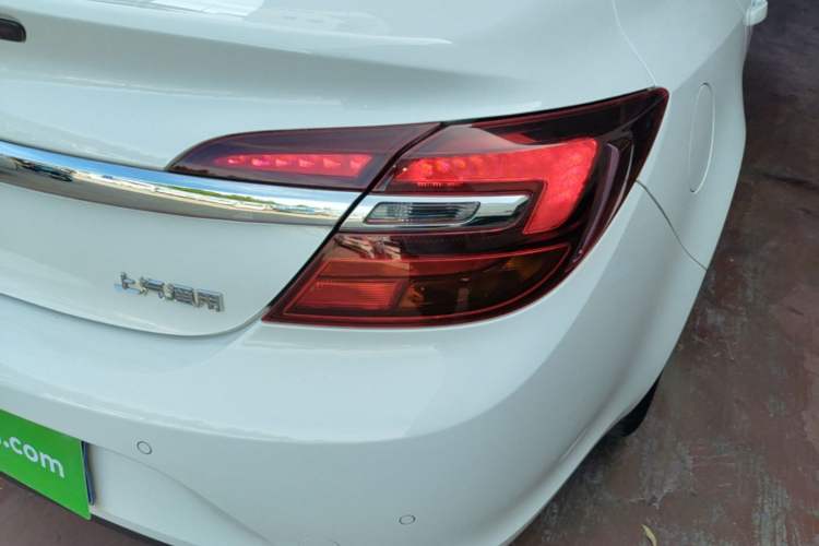 Used Buick Regal 2015 2.0L Leading Fashion Edition Right Rear Taillight