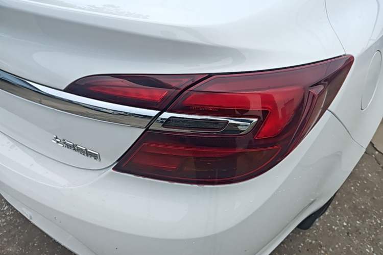 Used Buick Regal 2015 1.6T Leading Technology Model Right Rear Taillight