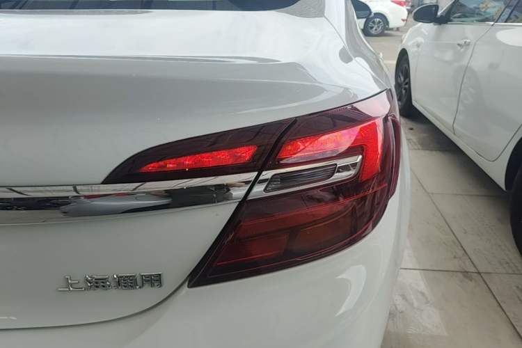 Used Buick Regal 2015 1.6T Leading Technology Model Right Rear Taillight