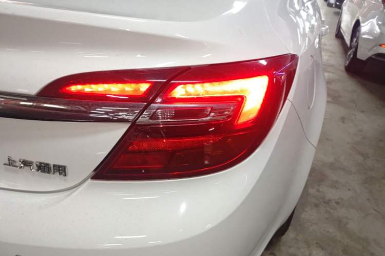Used Buick Regal 2015 1.6T Leading Technology Model Right Rear Taillight