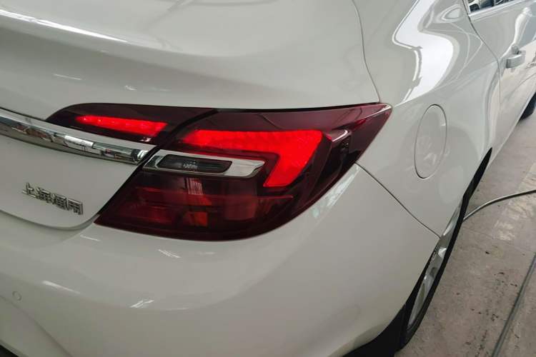Used Buick Regal 2015 1.6T Leading Technology Model Right Rear Taillight