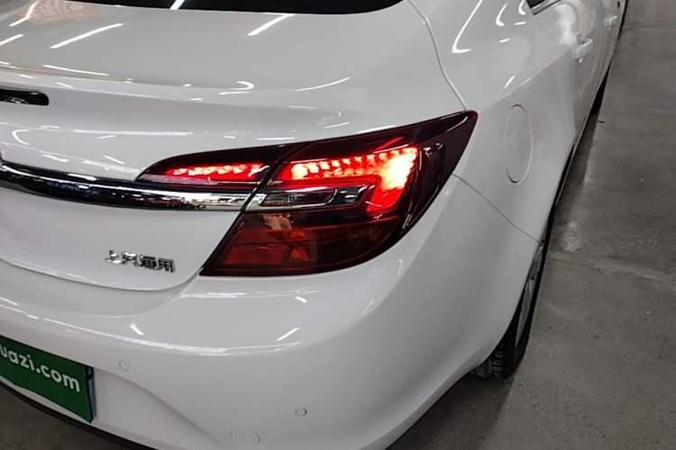 Used Buick Regal 2015 1.6T Leading Technology Model Right Rear Taillight