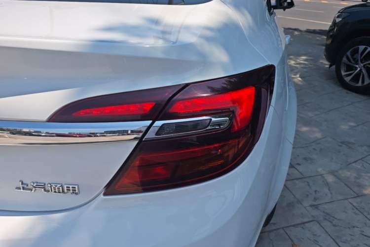 Used Buick Regal 2015 1.6T Leading Technology Model Right Rear Taillight