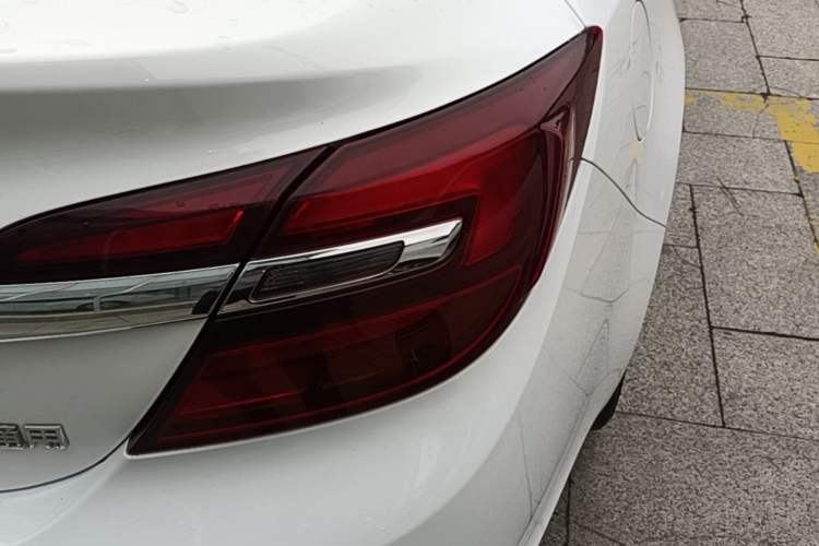 Used Buick Regal 2015 1.6T Leading Technology Model Right Rear Taillight