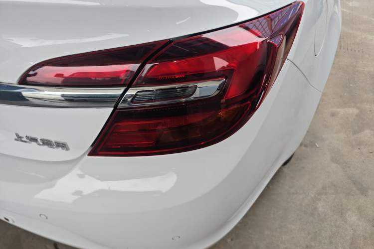 Used Buick Regal 2015 1.6T Leading Technology Model Right Rear Taillight
