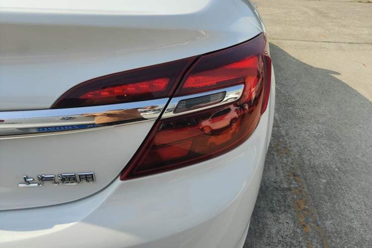 Used Buick Regal 2015 1.6T Leading Technology Model Right Rear Taillight