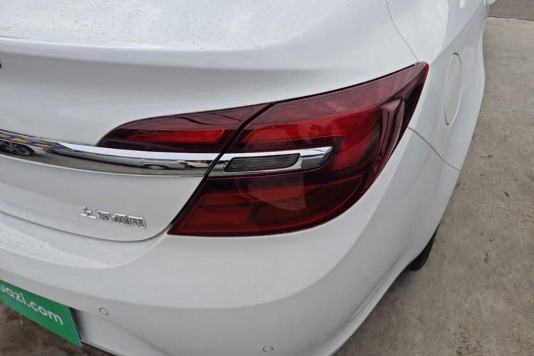 Used Buick Regal 2015 2.0L Leading Fashion Edition Right Rear Taillight