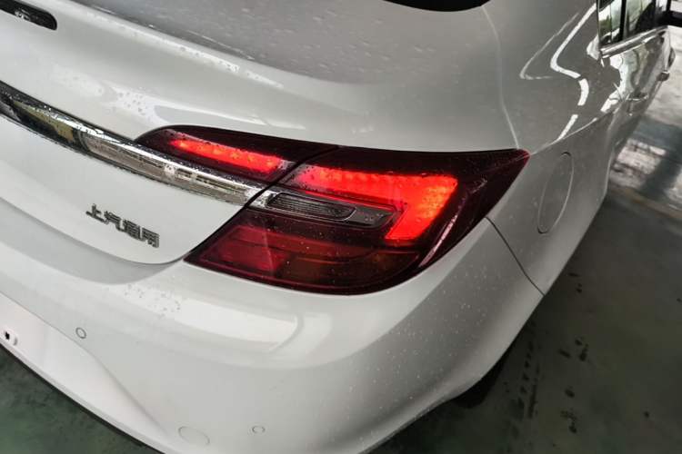 Used Buick Regal 2015 2.0L Leading Fashion Edition Right Rear Taillight