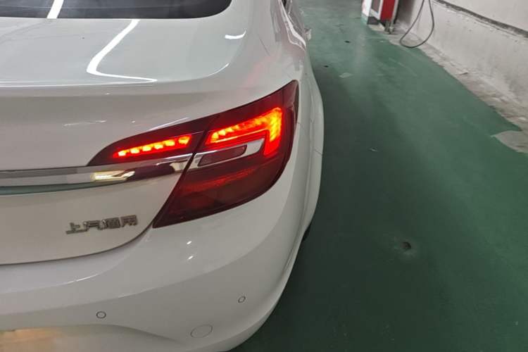 Used Buick Regal 2015 2.0L Leading Fashion Edition Right Rear Taillight