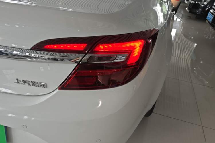 Used Buick Regal 2015 2.0L Elite Fashion Edition Right Rear Taillight