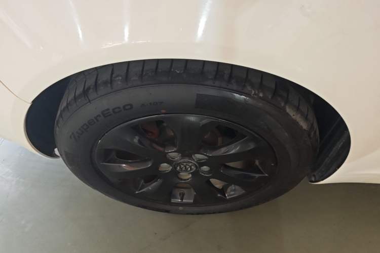 Used Buick Regal 2015 2.0L Leading Fashion Edition Right Rear Wheel Hub