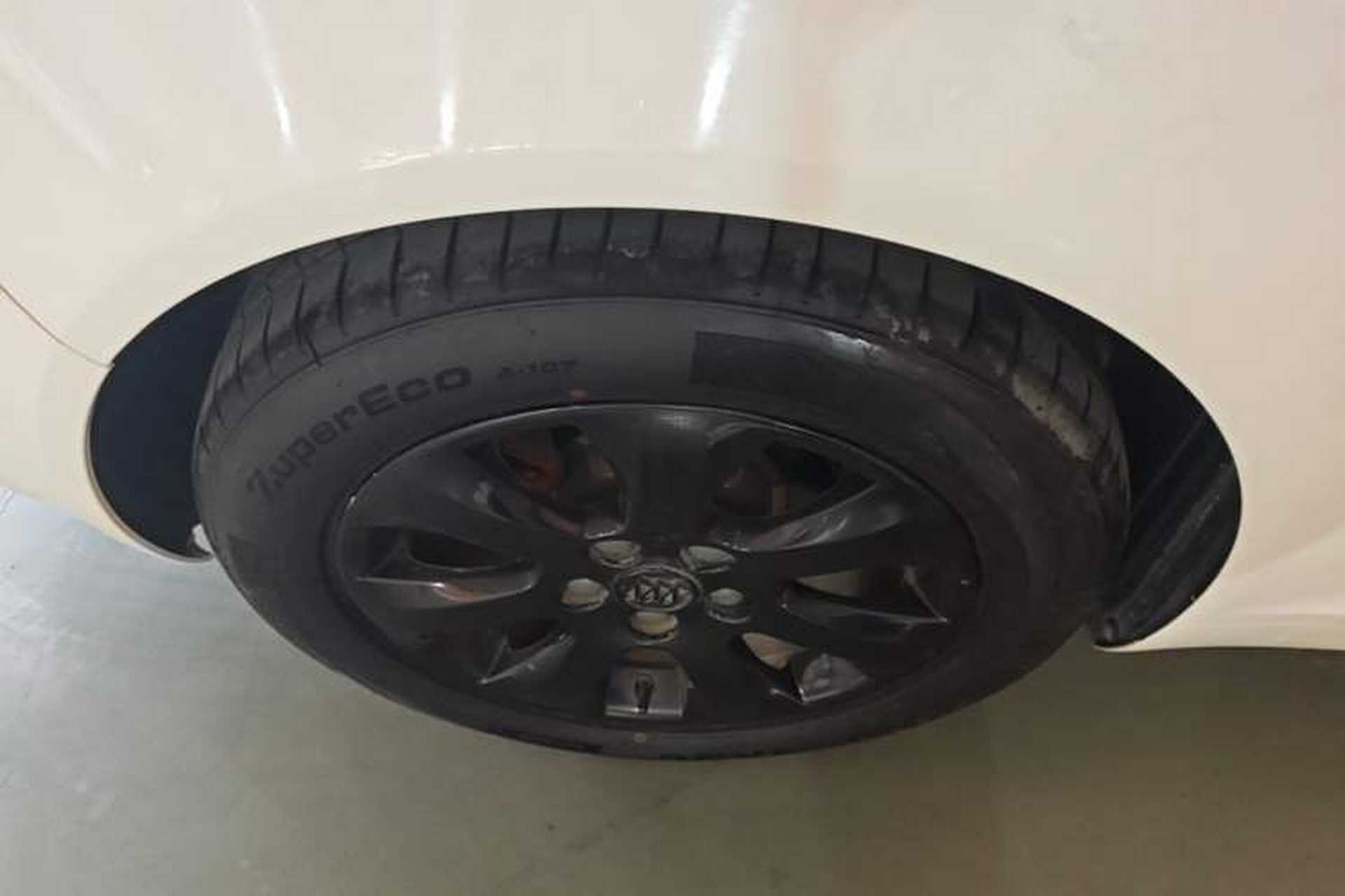 Used Buick Regal 2015 2.0L Leading Fashion Edition Right Rear Wheel Hub