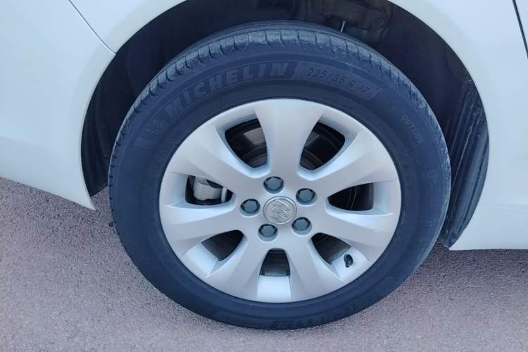 Used Buick Regal 2015 1.6T Leading Technology Model Right Rear Wheel Hub