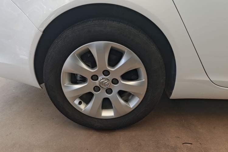 Used Buick Regal 2015 2.0L Leading Fashion Edition Right Rear Wheel Hub