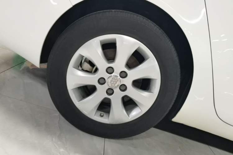 Used Buick Regal 2015 1.6T Leading Technology Model Right Rear Wheel Hub