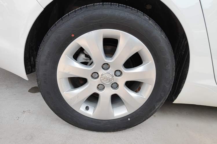 Used Buick Regal 2015 2.0L Leading Fashion Edition Right Rear Wheel Hub