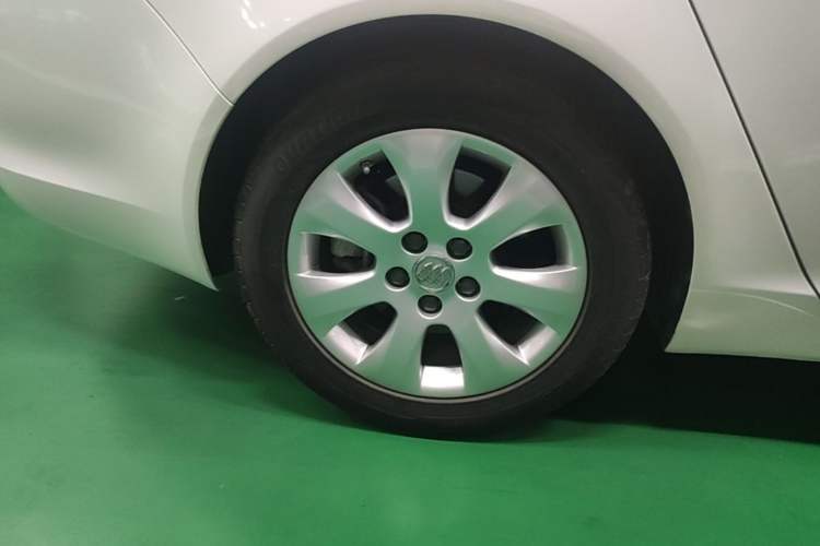Used Buick Regal 2015 1.6T Elite Tech Model Right Rear Wheel Hub